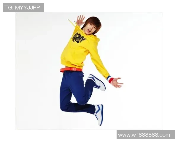 广西足球明星携手品牌拍摄广告展现青春活力与运动魅力